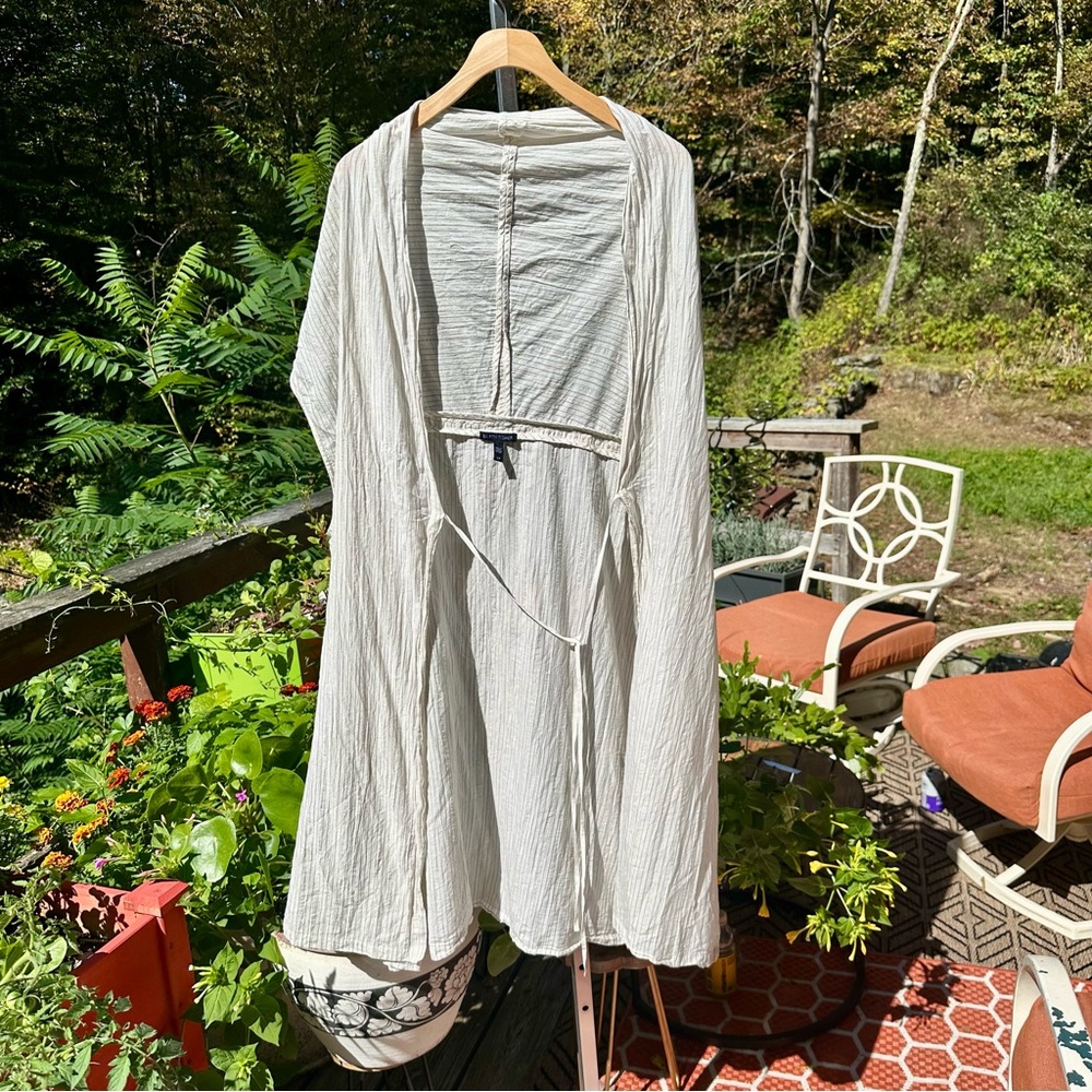 🌺 Resort-Ready Eileen Fisher White Pinstripe Wrap – One Size